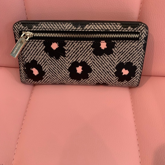 Kate Spade Wallet - Picture 3 of 3